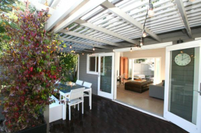 The River Oasis! Private Pool!! Hot Tub!! Sauna!! Fire Table!! BBQ! Fast WiFi!! Close to town!, Guerneville